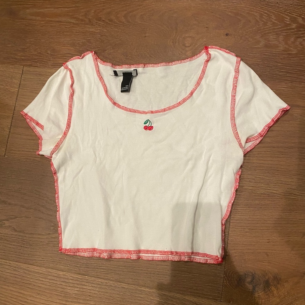 Women’s cropped cherry red and white baby tee